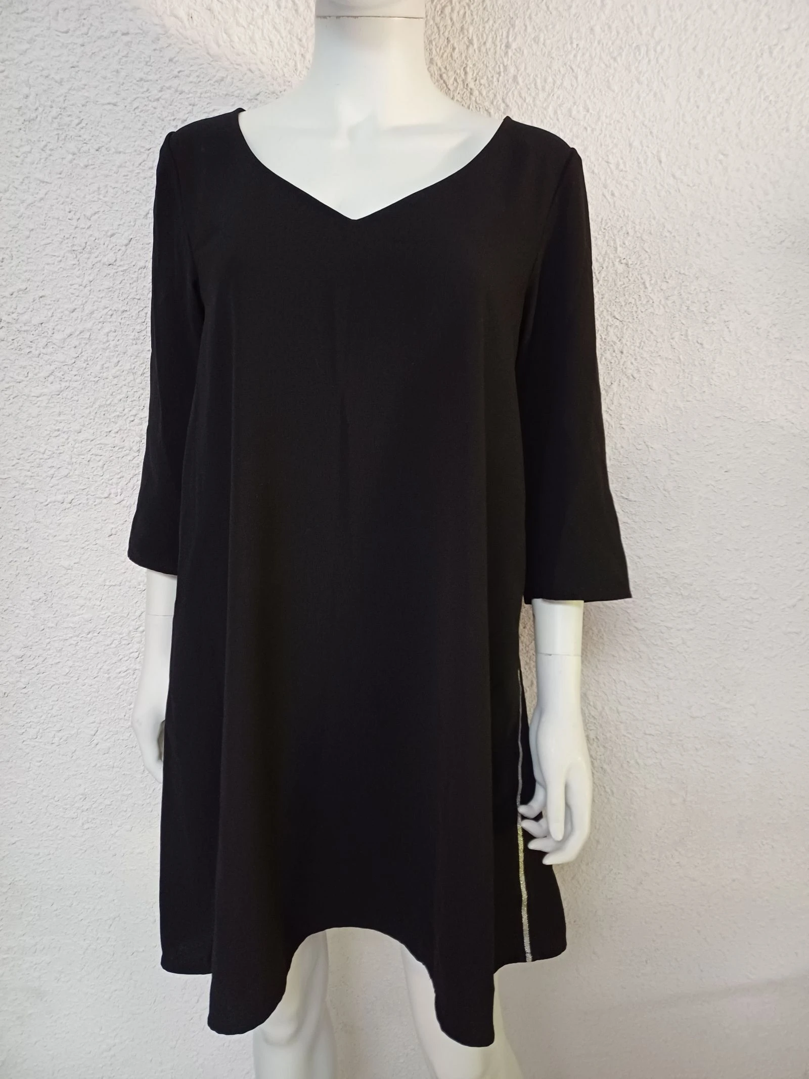 Belle robe noir à bandes argentées - Promod 38/40